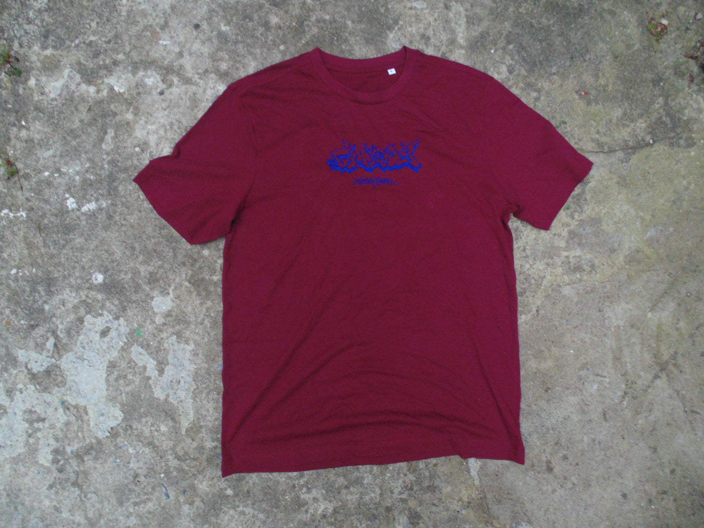 BURGANDY EMBROIDERED T